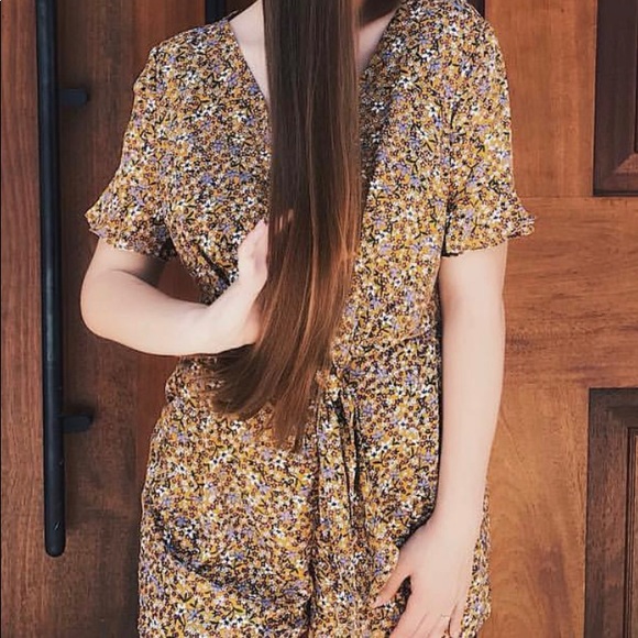 Francesca’s Floral Romper - Picture 1 of 5
